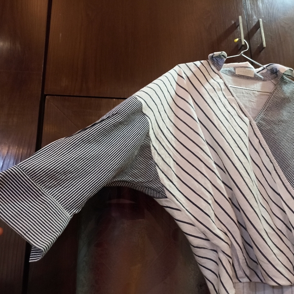 Stylish striped linen crop top( size L) - Picture 6 of 11